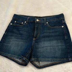 Banana Republic Jean short. 3 1/2” inseam. Perfect condition.